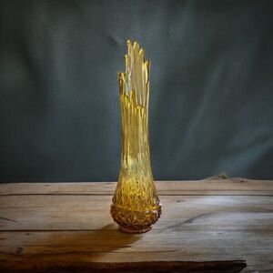 25.25”! Vintage MCM L.E. Smith swung glass vase 25.25” H x 7” W x  21.5” dia bas